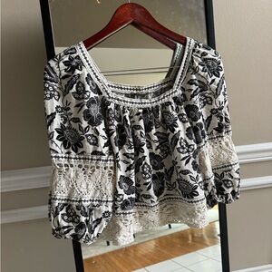 Christian Siriano Linen Blend Black and White/Creme Women's Top w Crochet detail